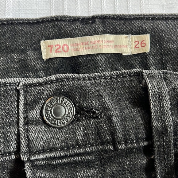 Black Levi’s Skinny Jeans - Picture 2 of 3